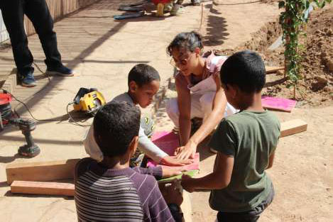 Chidlren listening to guitar at the skatepark Fiers & Forts
