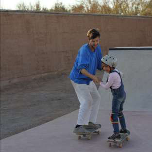 Chidlren listening to guitar at the skatepark Fiers & Forts