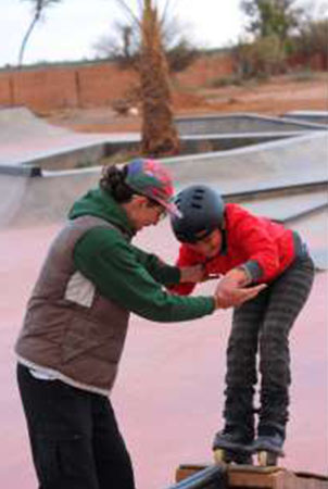 Chidlren doing roller at the skatepark Fiers & Forts