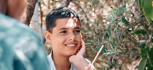 Enfant du centre Fierts et Forts au Maroc souriant