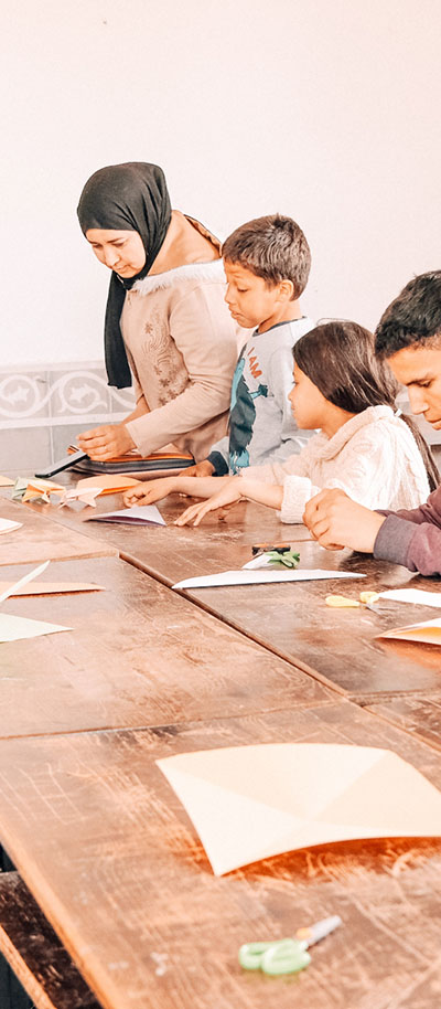 Enfants du centre Fierts et Forts entrain d'étudier.