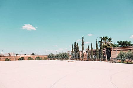 Le terrain de sport du Centre Fiers et Forts au Maroc