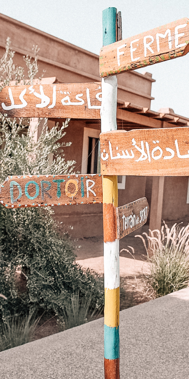 Panneau d'orientation des lieux du Centre Fiers et Forts