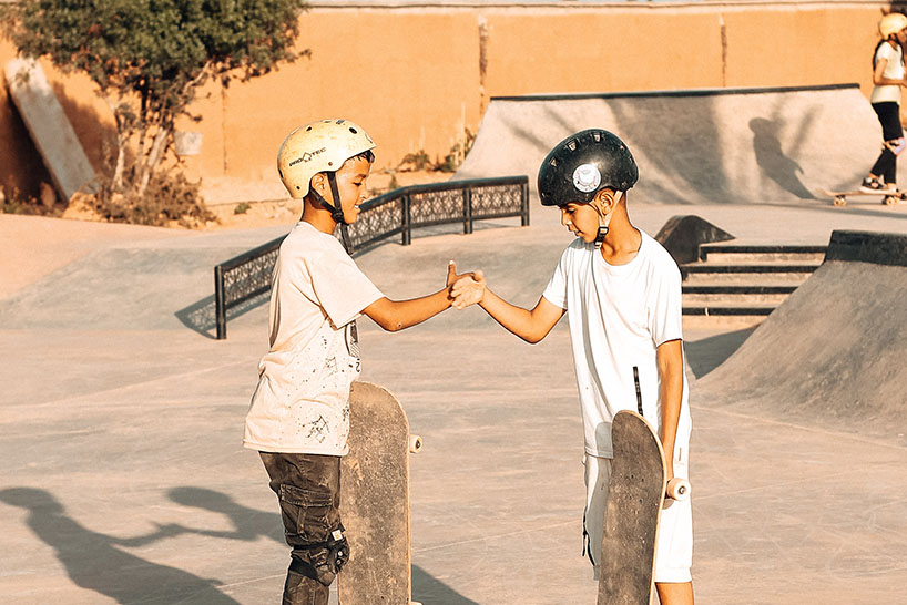 Des enfants du Centre fiers et Forts durant une classe de Karate