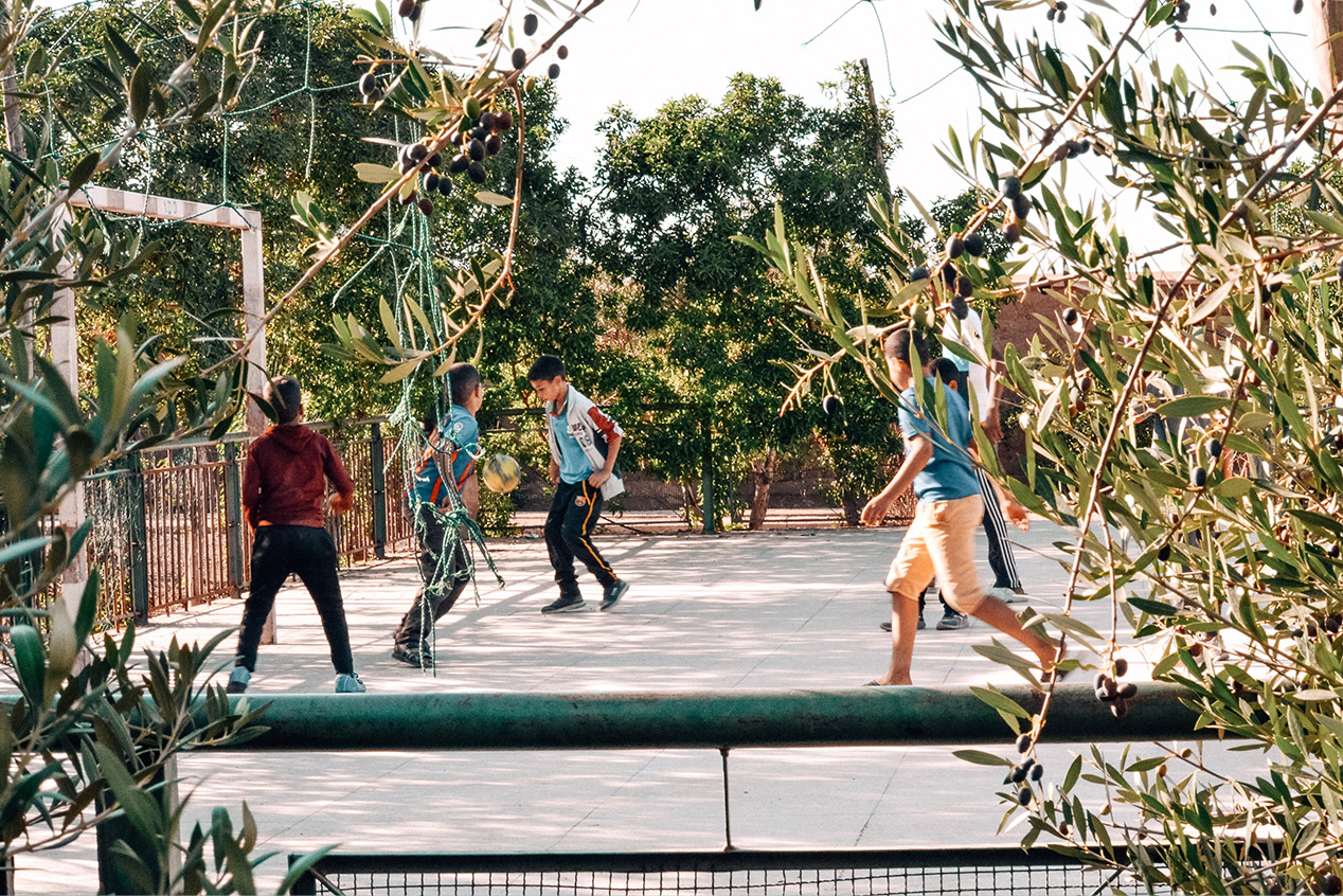 Des enfants faisant du karate au Centres Fiers et Forts